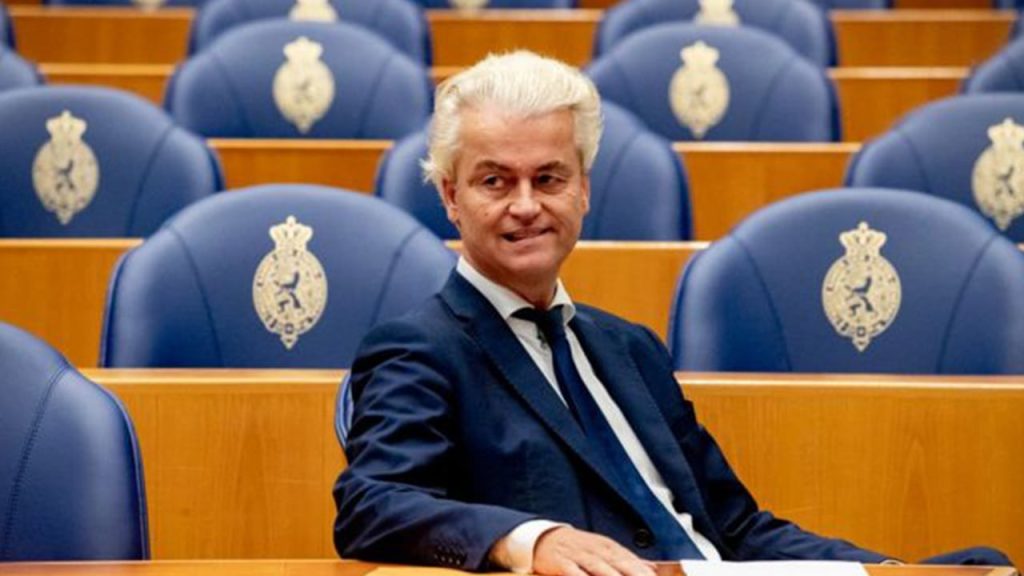 Hollanda seçimlerini önde götüren aşırı sağcı Wilders'in vaatleri neydi?