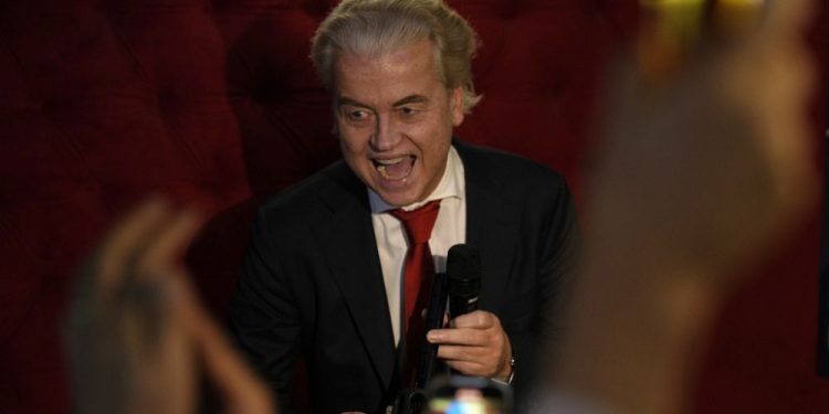 Hollanda'da seçim: Aşırı sağcı Wilders birinci, Yeşilgöz üçüncü sırada