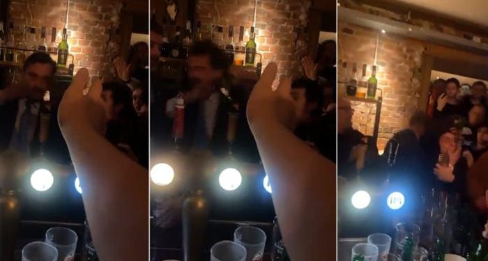 Hollanda’da siyasi parti başkanına cam şişeyle saldırı; başından yaralandı