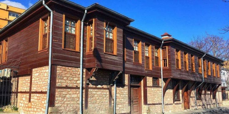 İBB, Erdoğan'ın arkadaşına tahsis edilen tarihi binayı geri alamıyor