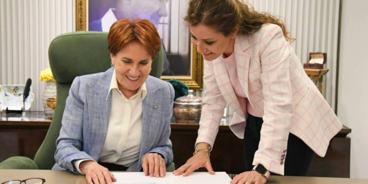 İYİ Parti'de büyük kaos: Akşener'in Özel kalemi Esma Bekar'dan Ümit Dikbayır'a jet yanıt