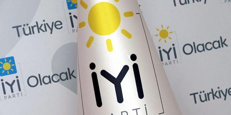 İYİ Parti'de 'istifa' krizi: Cumhur İttifakı'na vekil hediye ettik