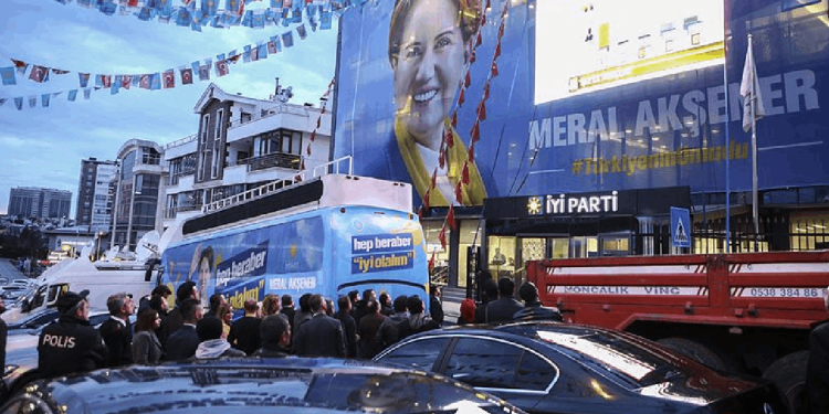 İYİ Parti'de milletvekili yapılan iş insanları ve istifalar arasındaki bağlantı ne? AKP ile ittifak baskısı yapmışlar