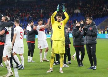 İngilizlerden Altay Bayındır'a geçer not