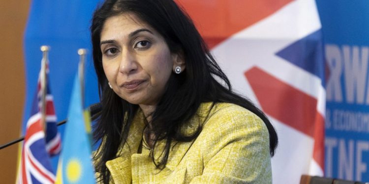 İngiltere: Filistin gösterilerine 'nefret yürüyüşü' diyen İçişleri Bakanı Braverman görevden alındı