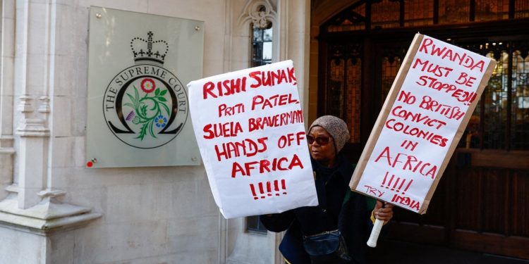 İngiltere Yüksek Mahkemesi'nden sığınmacıları Ruanda'ya gönderme planına ret