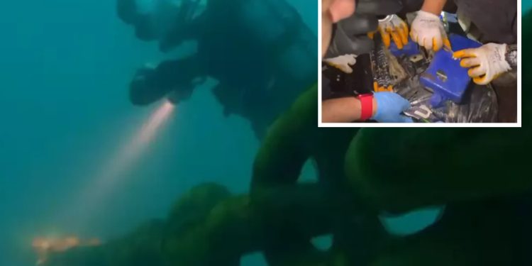 İskenderun’da gemi çapasının zincirine bağlı 51 kilo 750 gram kokain yakalandı