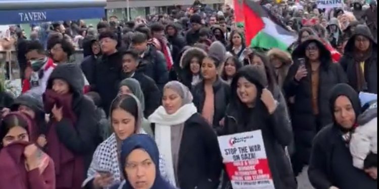 İspanya ve İngiltere'de lise öğrencilerinden Filistin eylemi