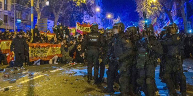 İspanya’da ayrılıkçı Katalanların affını içeren yasa taslağı protesto edildi