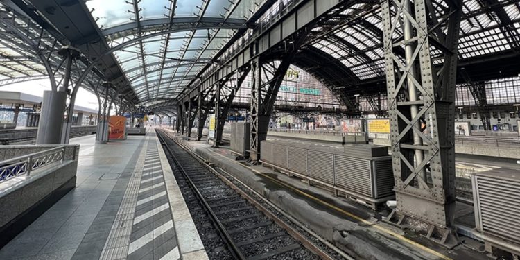 İspanya'da demir yolu şirketi Renfe'nin çalışanları grev kararını iptal etti