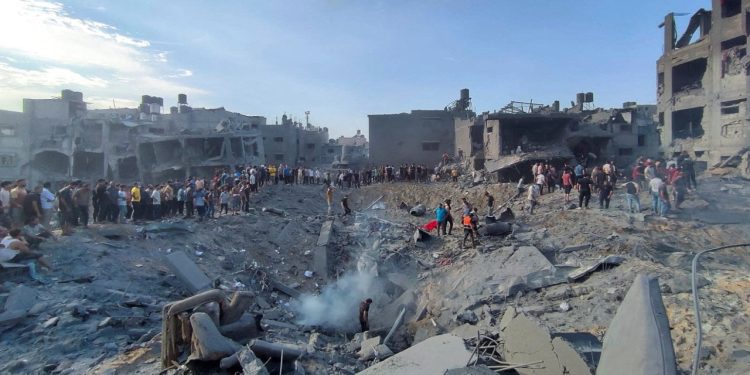 İsrail Cebaliye mülteci kampını vurdu, Hamas'a göre 'yüzlerce ölü' var