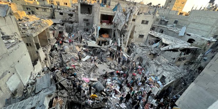 İsrail Han Yunus ve Nusayrat'ı vurdu: 15 ölü, onlarca yaralı