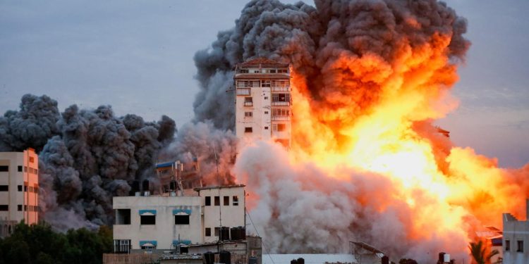 İsrail okul bombaladı: Çok sayıda ölü var