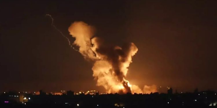 İsrail ordusunun attığı top mermisi Lübnan'daki kiliseye isabet etti