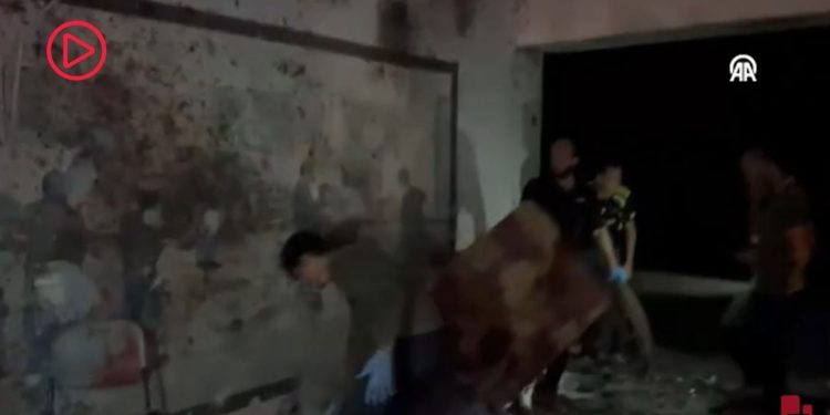 İsrail yine bir okul vurdu: Yerinden edilmiş siviller kalıyordu