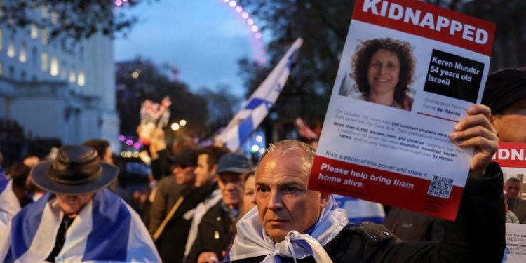 İsrail'de rehine aileleri 'idam cezası'na karşı: Oturumda kavga çıktı