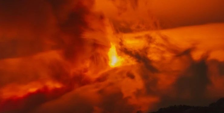 İtalya’da Etna Yanardağı yeniden faaliyete geçti