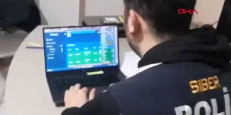 İzmir merkezli 10 ilde yasadışı bahis operasyonu: 52 gözaltı