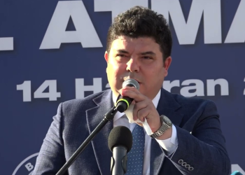 İzmir'de belediye başkanı merdiven boşluğuna düştü