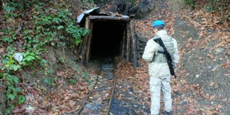 Kaçak madende çalışırken hayatını kaybeden göçmen işçinin cesedini yaktılar