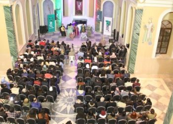 Kadın dengbêjler İzmir’de sahne aldı