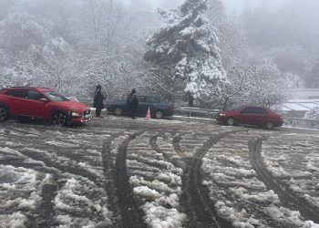 Kar kalınlığı 50 santimi aştı; zincirsiz araçlara izin verilmiyor