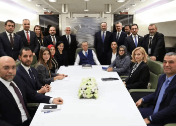 Kendileri getirdi kendileri rahatsız... Erdoğan uçakta gazetecilere konuştu: '50+1 mecburiyeti partileri yanlış yollara sevk ediyor'