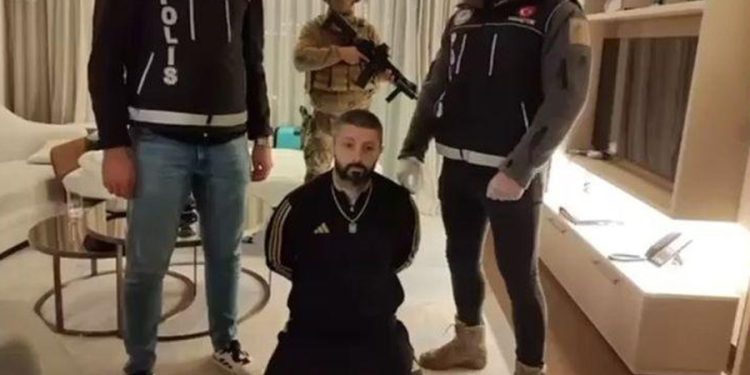 Kırmızı bültenle aranan bir uyuşturucu baronu daha Türkiye’de yakalandı
