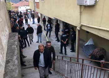Kızı tarafından öldürülen kadının kocası ve oğlu serbest bırakıldı