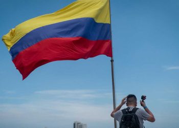 Kolombiya hükümeti ile eski FARC üyeleri, barış masasına yeniden dönecek