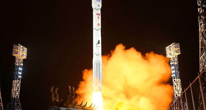 Kore Yarımadası | Pyongyang casus uydusunu fırlattı; tansiyon yükseldi