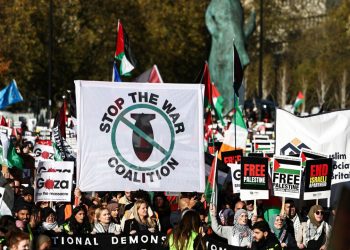 Londra'da Filistin'e destek yürüyüşü: 300 bin kişi katıldı