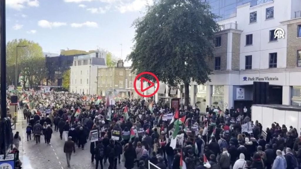 Londra'da yüzbinler Filistin’de acil ateşkes çağrısıyla yürüyor