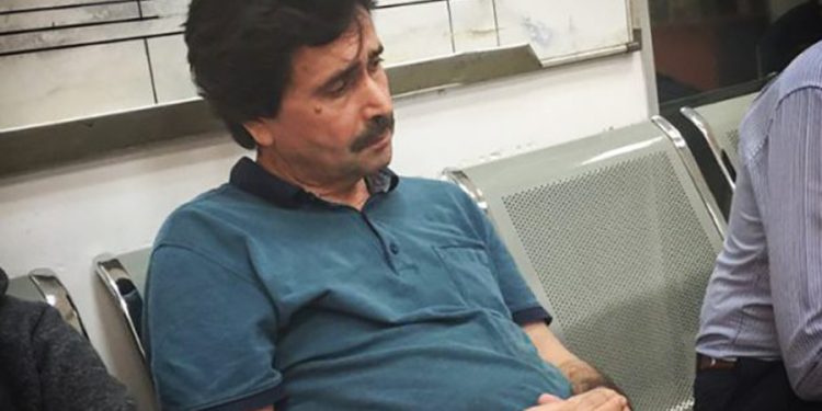 MİT’in kaçırdığı İsmet Özçelik’e cezaevinde tespih yaptığı için 10 ay ceza; tahliyesi keyfi olarak engellendi