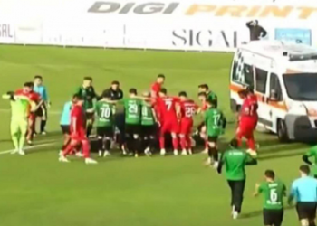 Maç sırasında bir anda yere yığıldı: 28 yaşındaki Ganalı futbolcu hayatını kaybetti
