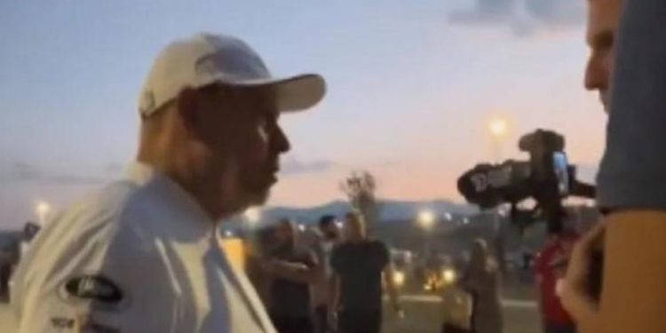 Mado’nun sahibi Kanbur’dan, ruhsatsız ve kaçak işyerlerini paylaşan gazeteciye küfür