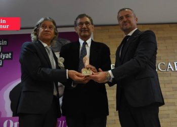 Mersin Kenti Edebiyat Ödülü Orhan Pamuk'a verildi