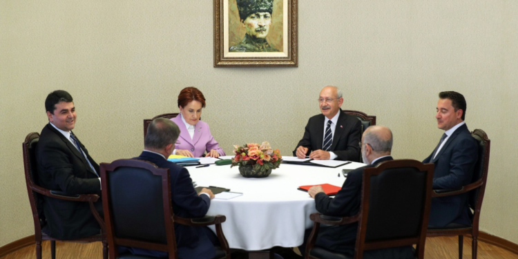 Millet İttifakı'ndaki ilk ziyaret: Kılıçdaroğlu'nun ofisine gitti