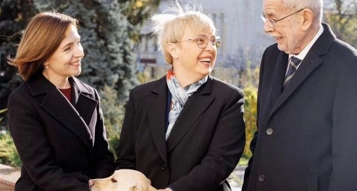 Moldova liderinin köpeği, Avusturya Cumhurbaşkanını ısırdı