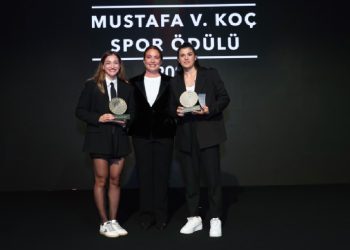 Mustafa V. Koç Spor Ödülü Busenaz Sürmeneli ve Buse Naz Çakıroğlu'na verildi