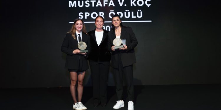 Mustafa V. Koç Spor Ödülü Busenaz Sürmeneli ve Buse Naz Çakıroğlu'na verildi