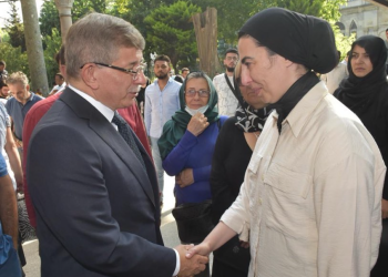 Nihal Olçok, kurucusu olduğu Gelecek Partisi’nden istifa etti