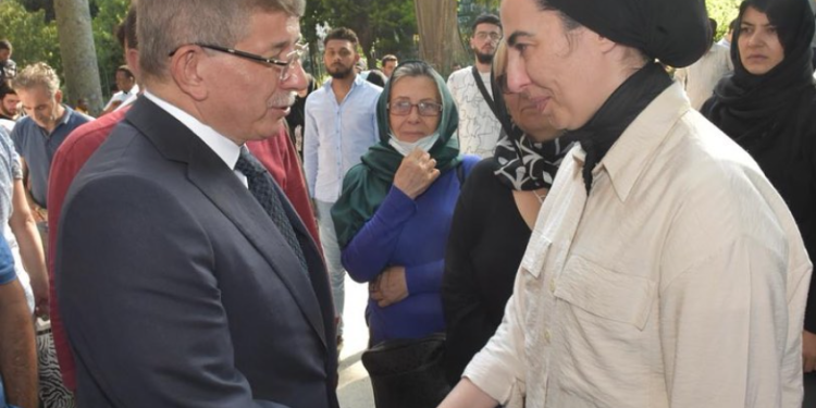 Nihal Olçok, kurucusu olduğu Gelecek Partisi’nden istifa etti