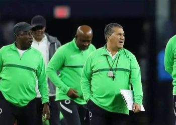 Nijerya parasızlıktan teknik direktör Poseiro'yu görevden alamıyor