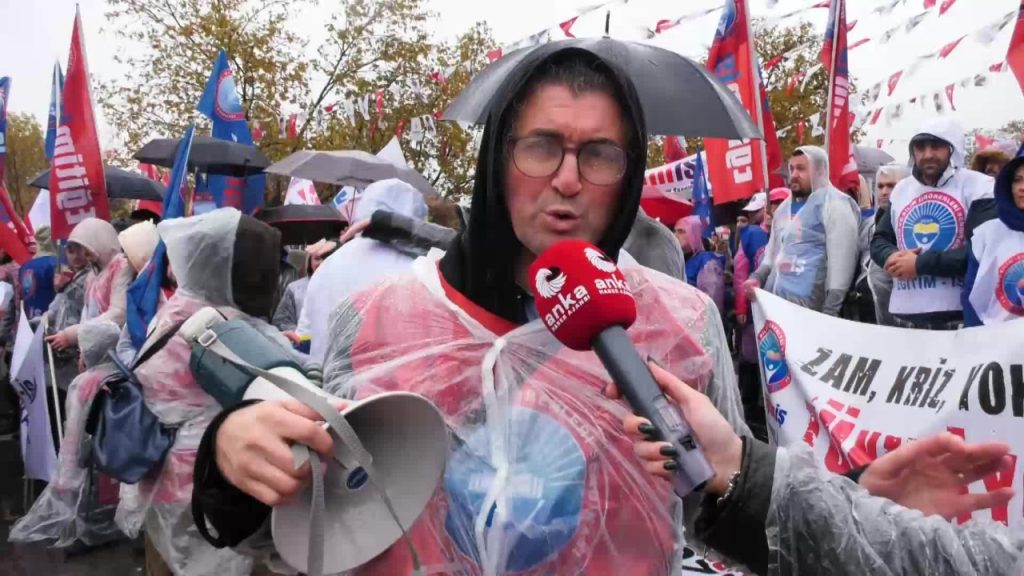 Öğretmenlerden Ankara'da miting: 'Öğretmenlere önlük değil, çocuklara bir öğün yemek verilsin'