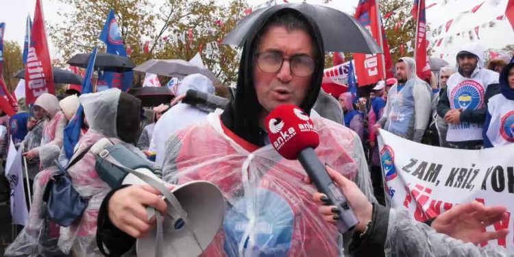 Öğretmenlerden Ankara'da miting: 'Öğretmenlere önlük değil, çocuklara bir öğün yemek verilsin'