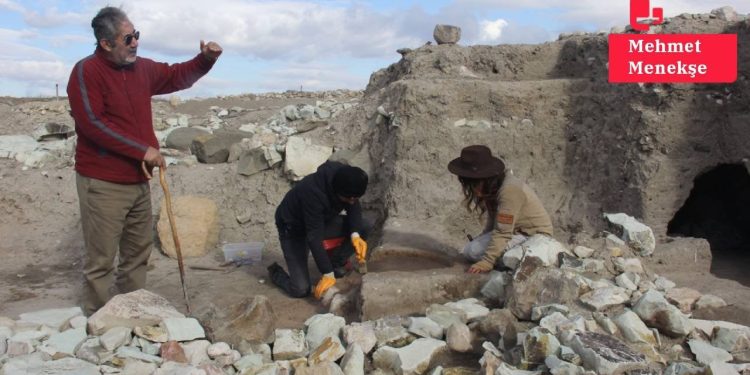 Oluz Höyük'te 2 bin 600 yıllık sunak bulundu: 'Din tarihi ve arkeolojisini sarsacak'