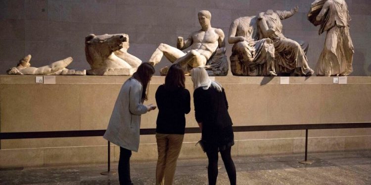 Osmanlı döneminde İngiltere'ye götürülen tarihi eserler Atina ile Londra arasında kriz çıkardı