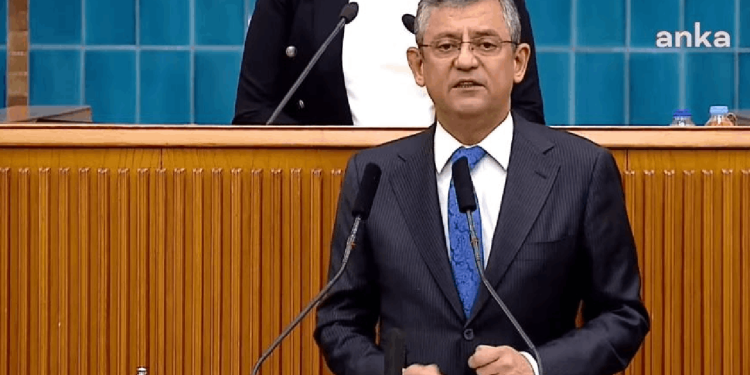 Özel'den iktidar cephesine kayyum tepkisi: "Sizin bu uygulamalarınız yüzünden Kürtler daha az eşittir"