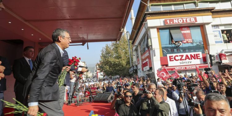 Özgür Özel'den Erdoğan'a "Anayasa" yanıtı: Bizde AYM’yi zayıflatacak bir anayasa değişikliğine geçit verecek göz yok